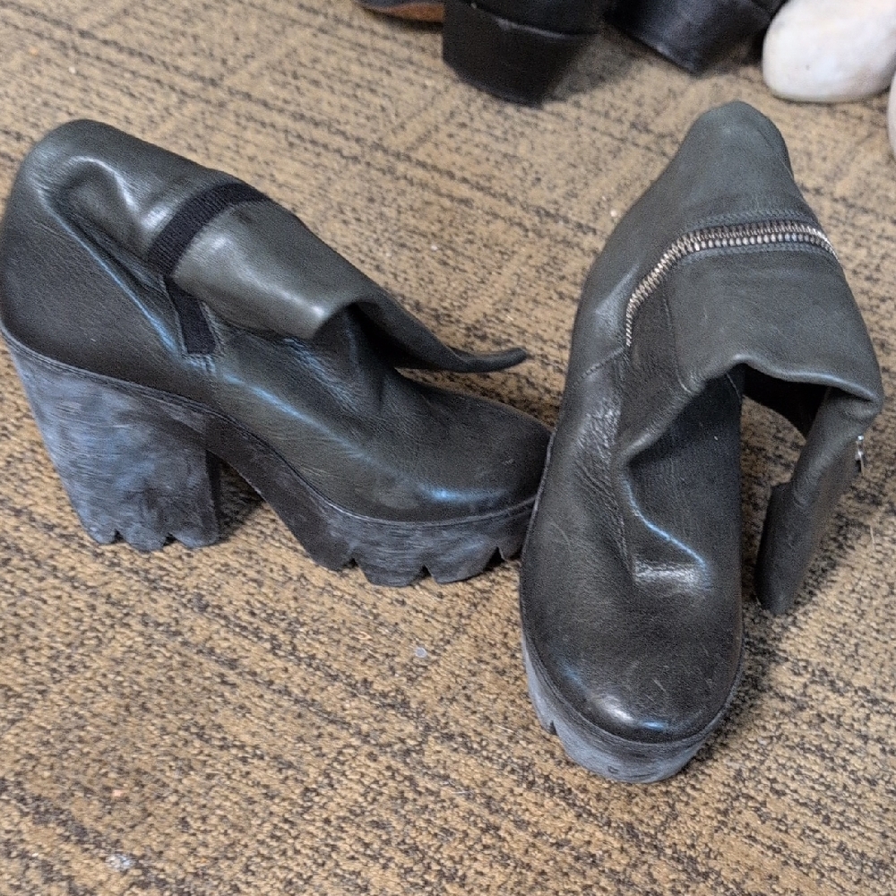 Vic Matie Gray and Black Platform Shoes